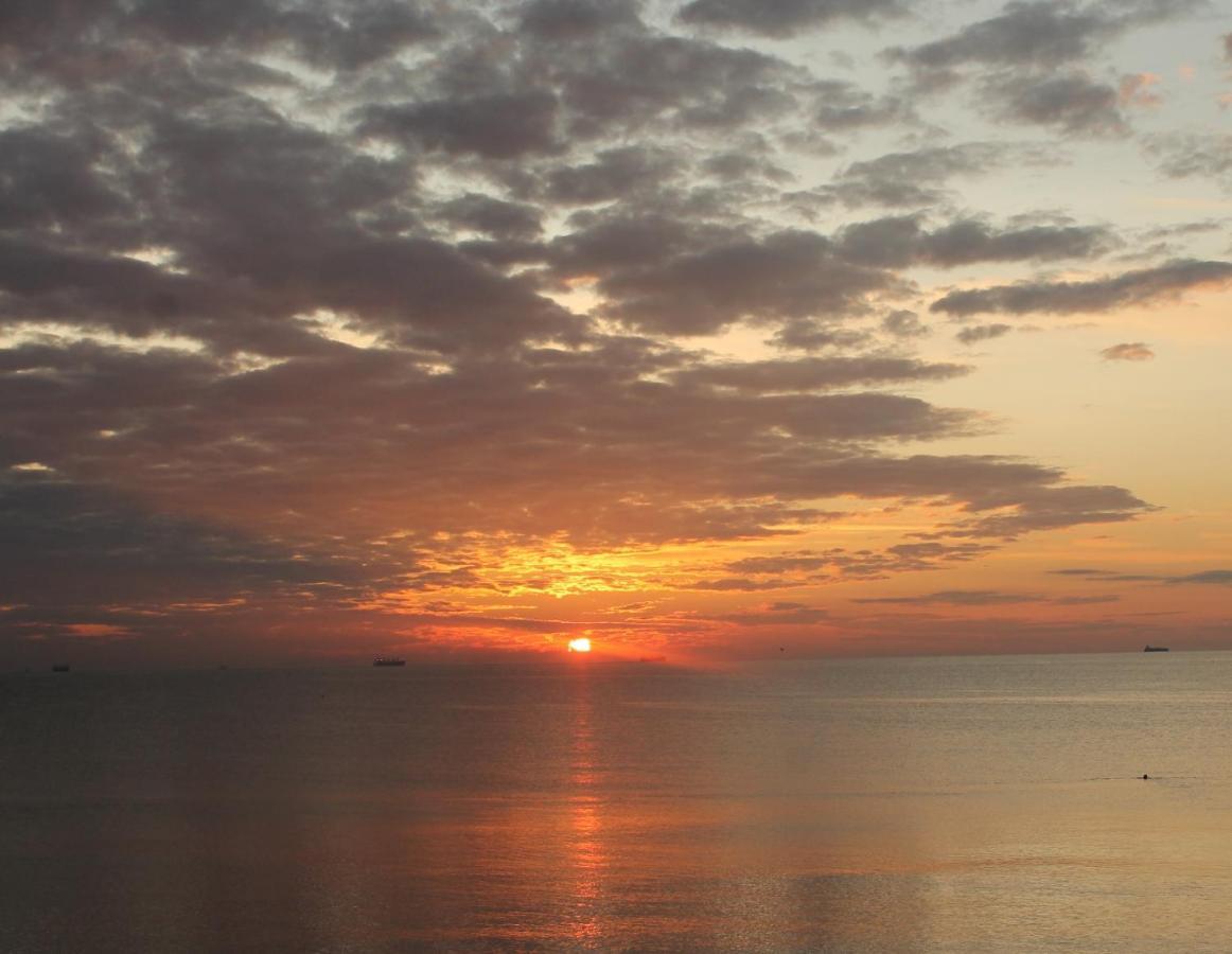 Sea View Sky 15 Apartments Odessa Esterno foto